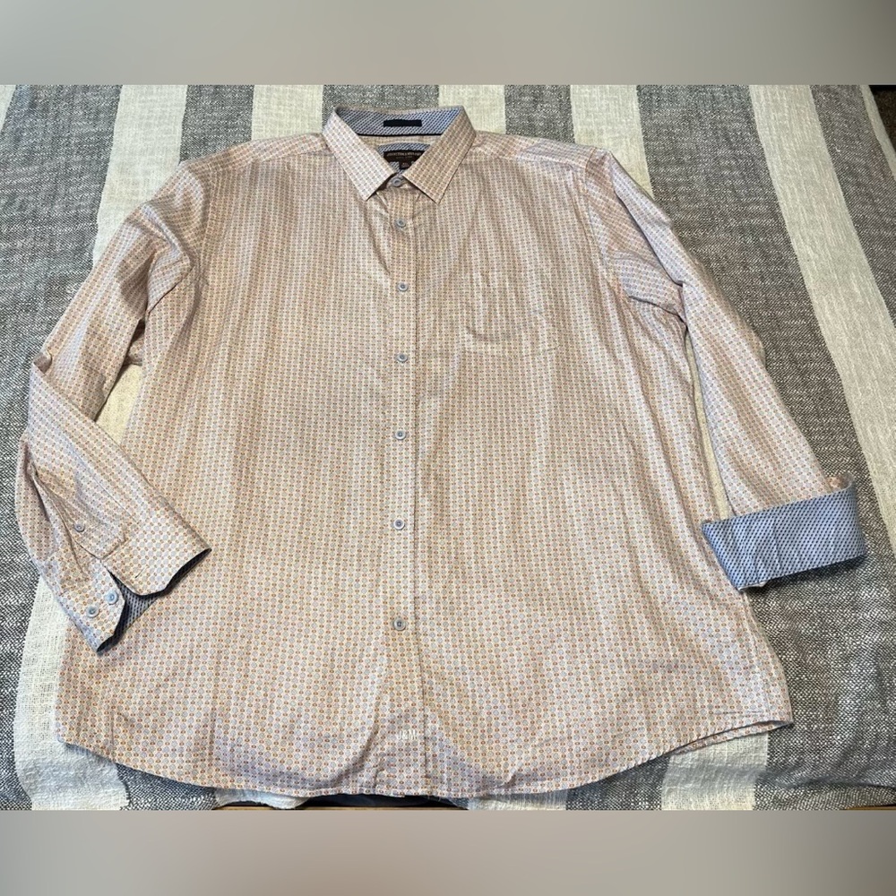 Johnston & Murphy Men’s XXL Button Up Shirt white 
With Orange & Blue Design